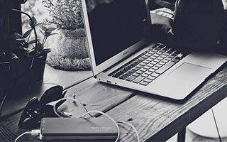 马卡：在球员通道中，梅西等人与委内瑞拉球员林孔等人发生口角